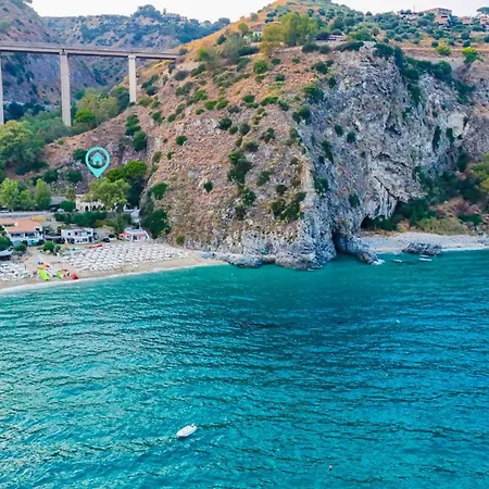 - Il Mare In Stanza Apartmán Caminia