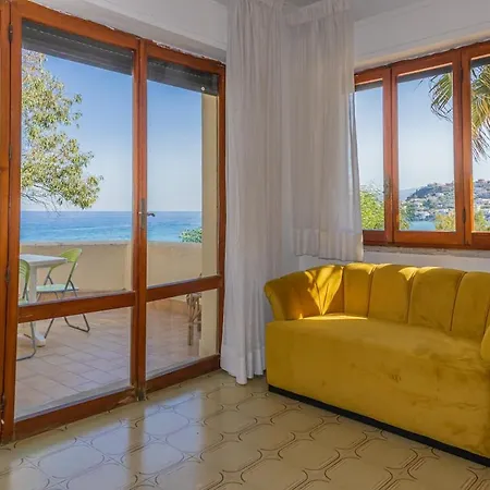 - Il Mare In Stanza Apartmán *
