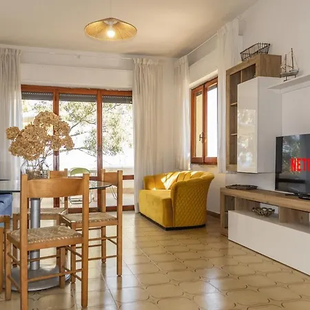 - Il Mare In Stanza Apartmán Caminia