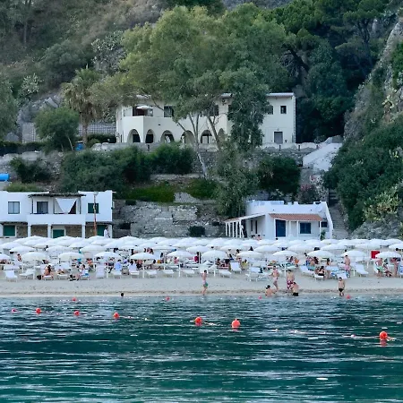 - Il Mare In Stanza Apartmán *
