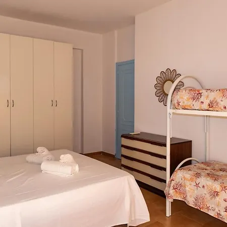 - Il Mare In Stanza Apartmán *