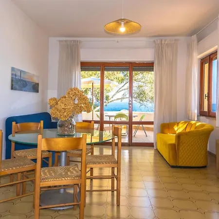 - Il Mare In Stanza Apartmán *